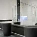 Neu Mont Royal 2 Bis 4 Personen Apartamento